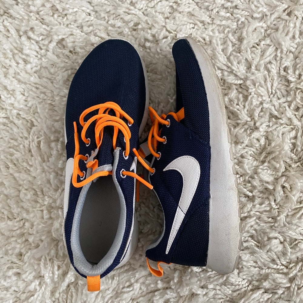 Nike Tennis Shoes